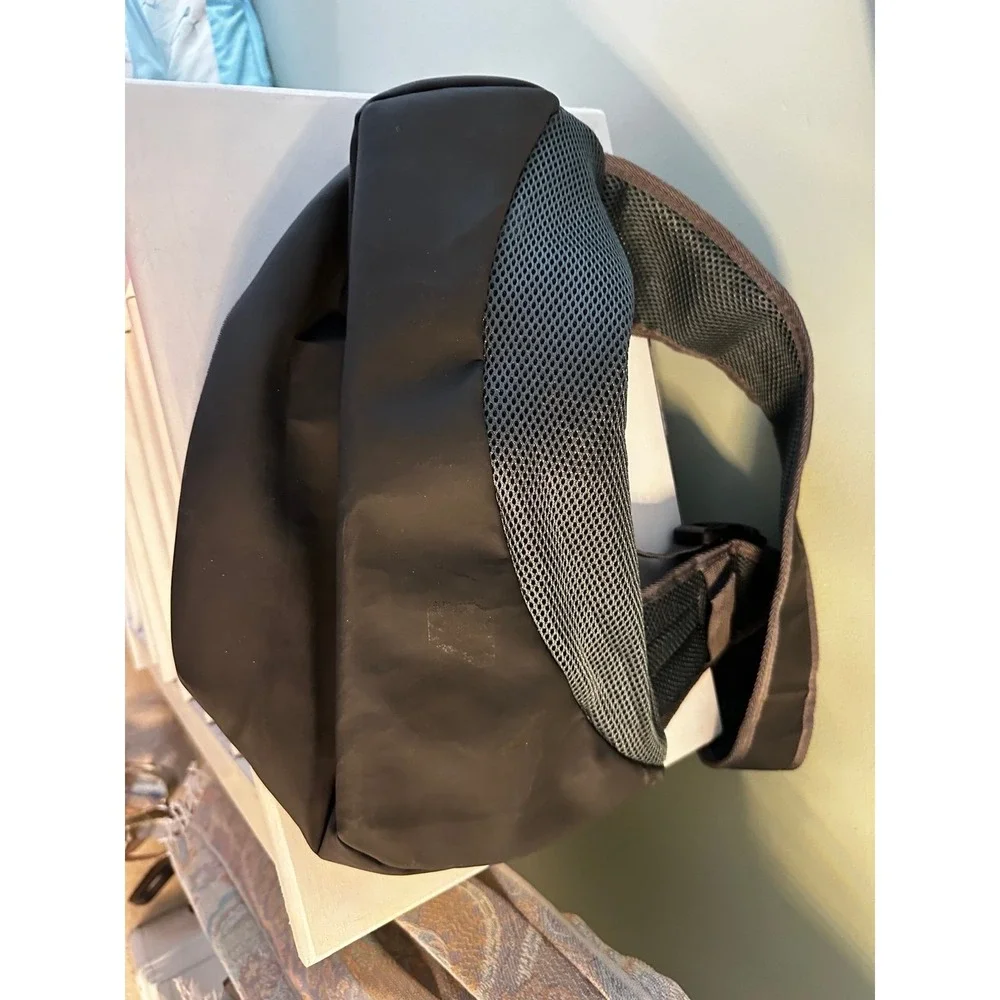 Pet shoulder carrier Like new small dog/cat